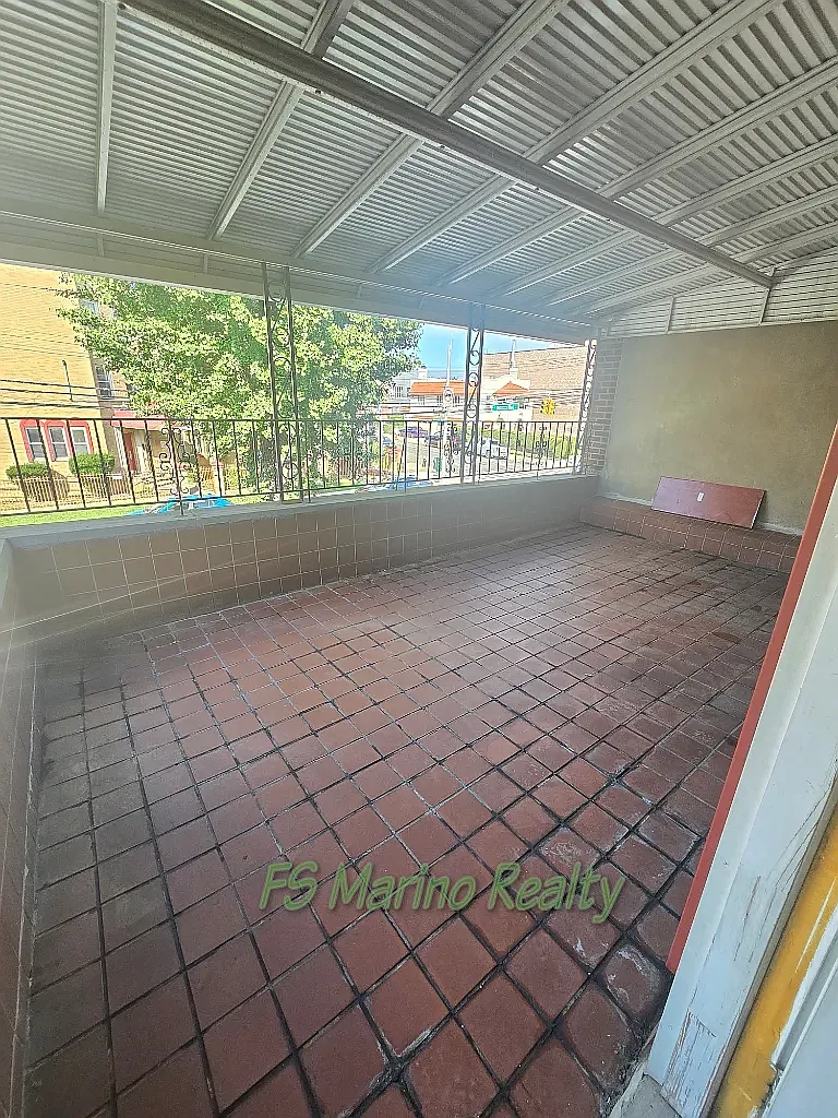 42-16 Ditmars Boulevard — Photo 4