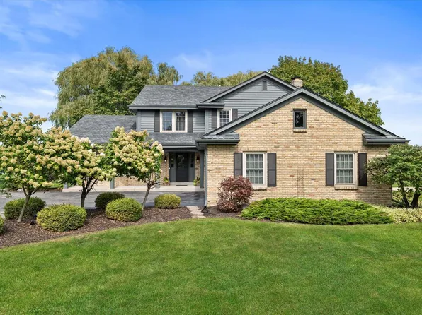 3800 West Marseilles DRIVE, Mequon, WI 53092
