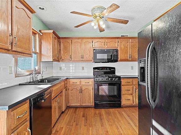 2nd image of 6102 N Evans Ave