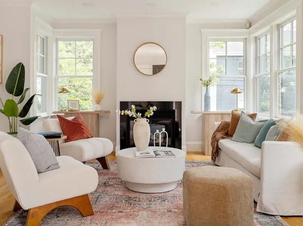 15 Valentine St APT 8, Cambridge, MA 02139