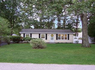 16 Beach Ln, Medford, NY 11763