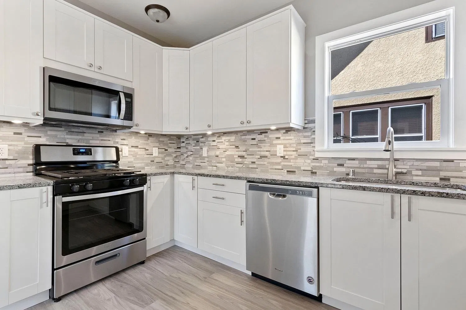 4 bed, $2,900 — Photo 2