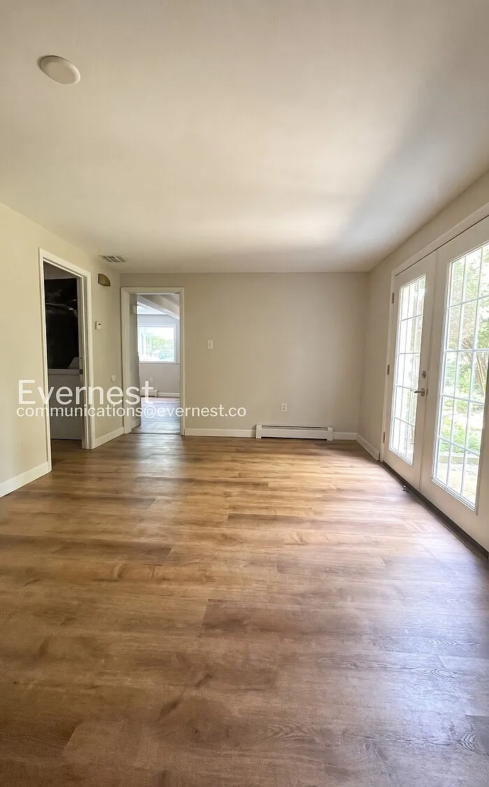 3 bed, 1.5 bath, 1778 sqft, $2,300 — Photo 2
