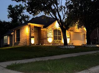 1227 Clearwater Dr, Grand Prairie, TX 75052