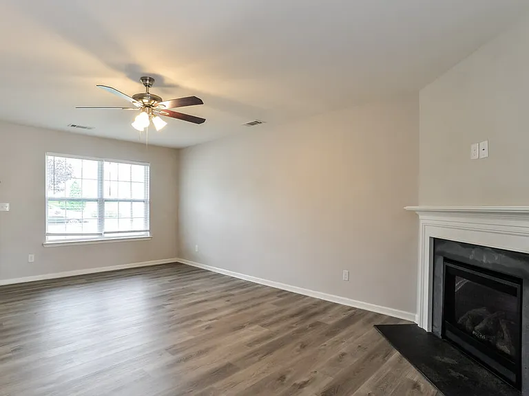 3031 Crabapple Ln — Photo 4