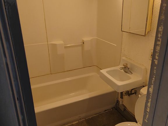 5th image of 2431 W Capitol Dr APT 202