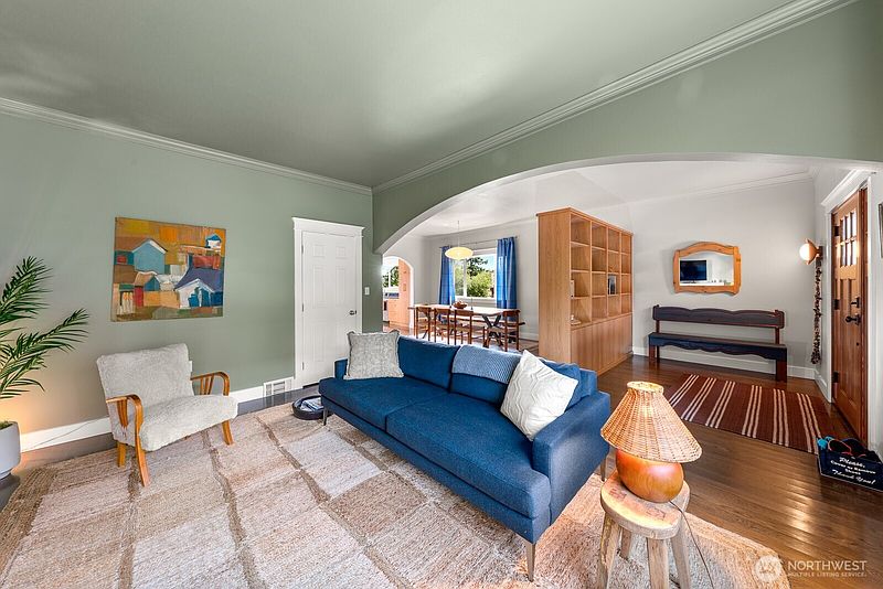 5th image of 4108 41st Avenue S