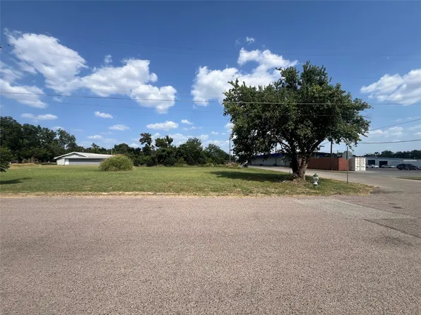 1706 N Main St, Bonham, TX 75418