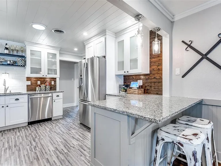 3704 Park Ln — Photo 6