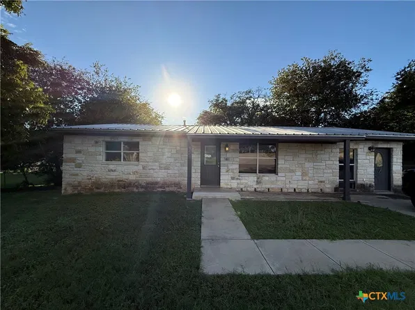 32 Hillcrest Dr, Lampasas, TX 76550