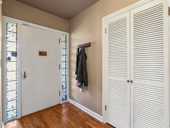 4th image of 1002 W 11th St