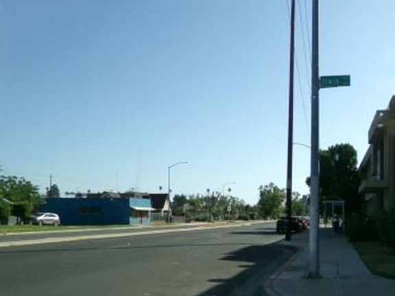 Exterior Neighborhood (street photo)