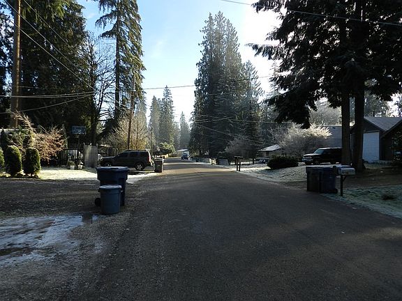 Exterior Neighborhood (street photo)