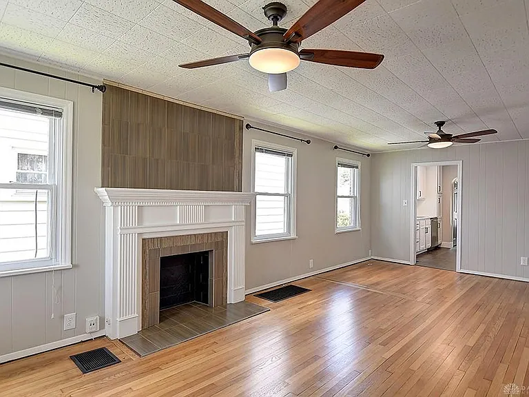 523 Watervliet Ave — Photo 2