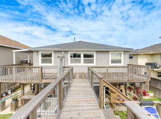 138 Tarpon St, Bayou Vista, TX 77563