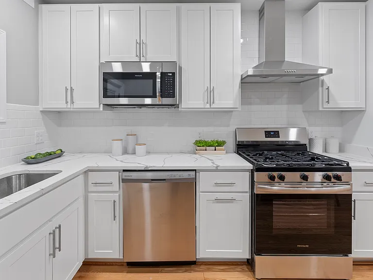 (Kitchen 4)