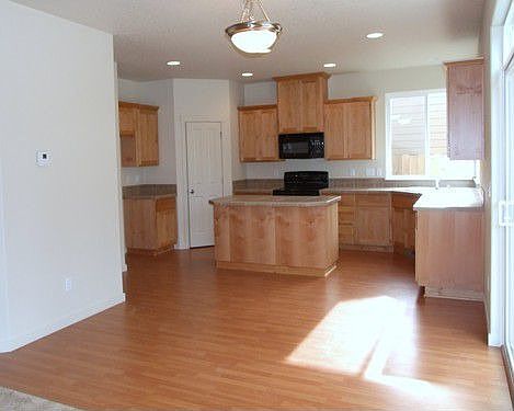 5th image of 4314 NE 51st Ave