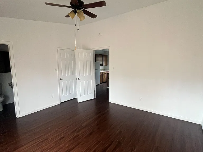 1916 Holloman Dr E — Photo 5