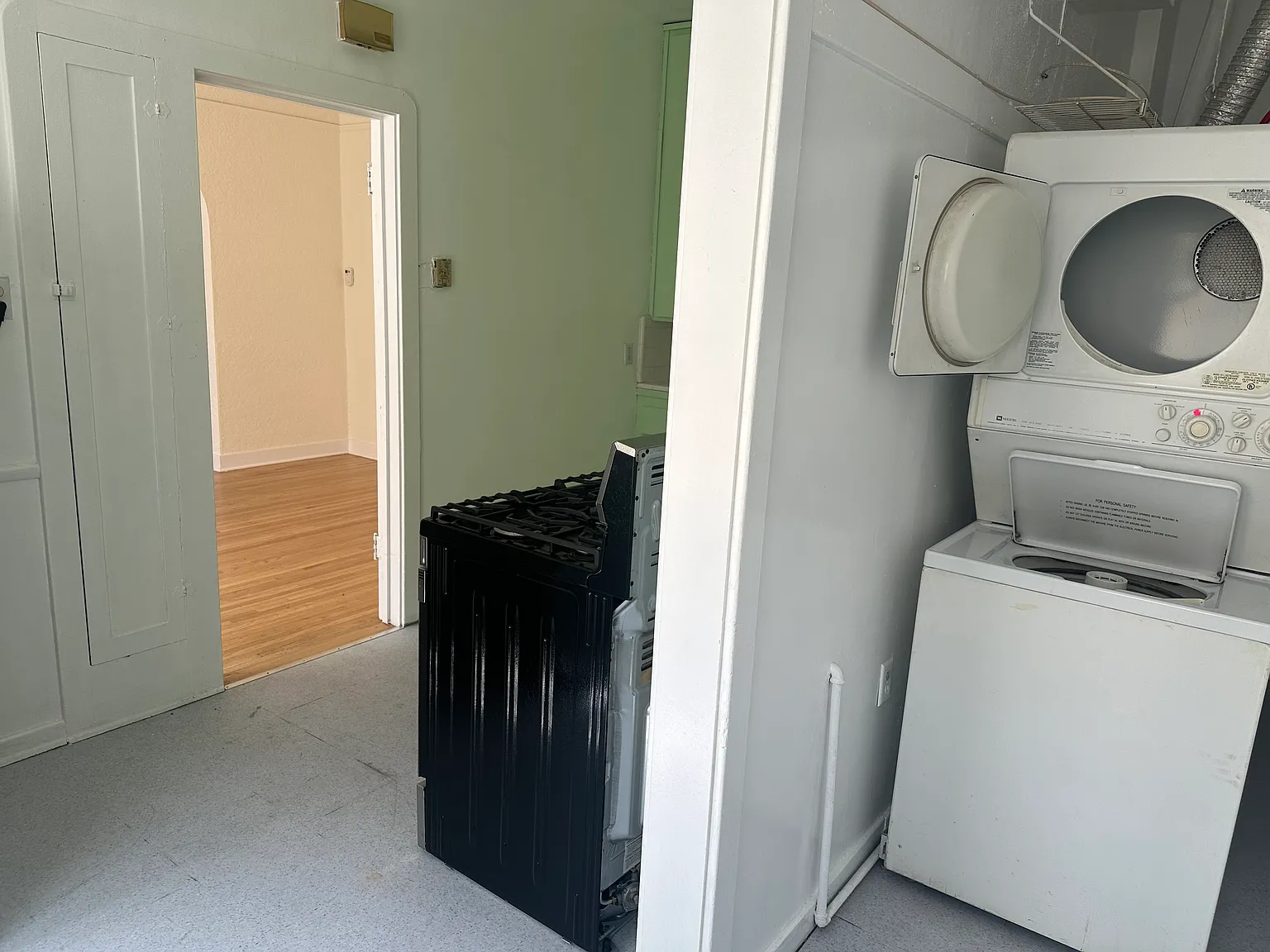 358 N Gardner St — Photo 2