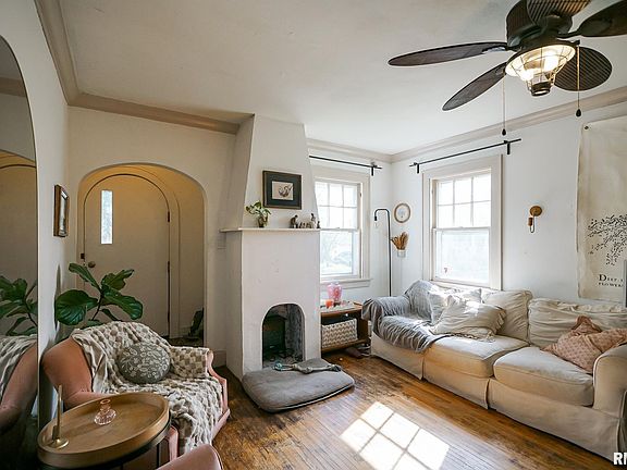5th image of 915 W Loucks Ave