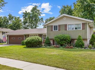 1020 Webster Ln, Schaumburg, IL 60193