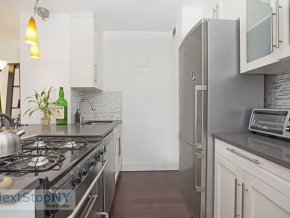 4th image of 245 E 54th St APT 24K
