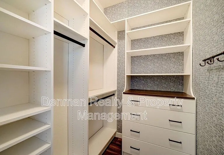1357 N Drexel — Photo 27