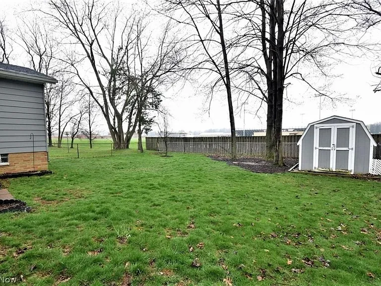 6718 Som Center Rd — Photo 4