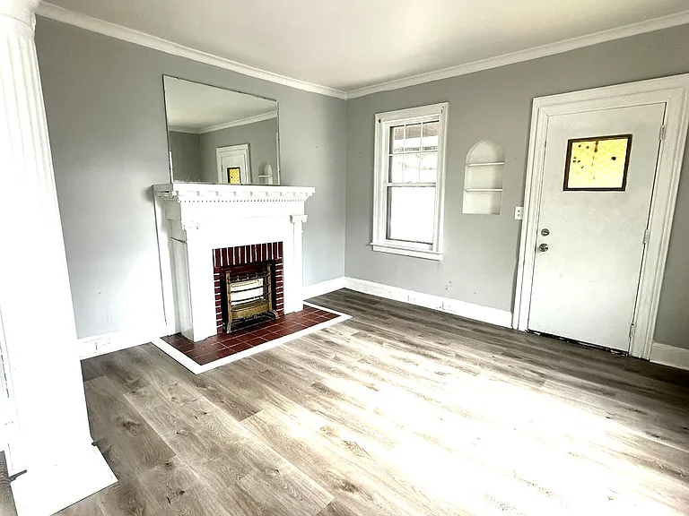 2025-2027 Wayne Ave — Photo 3