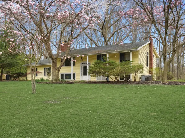 13970 Hollywood Blvd, Three Oaks, MI 49128