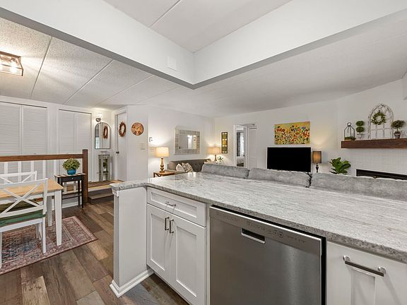 3rd image of 404 Melrose Ave APT 103