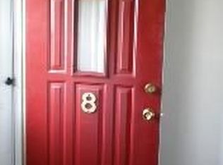 8 Dulles Dr E, Camp Hill, PA 17011