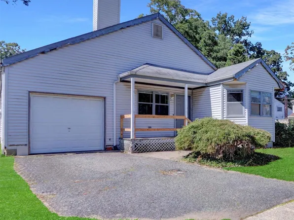 1 Sutton Avenue, Huntington, NY 11743