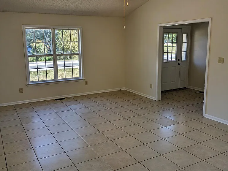 3019 Pratt St — Photo 8