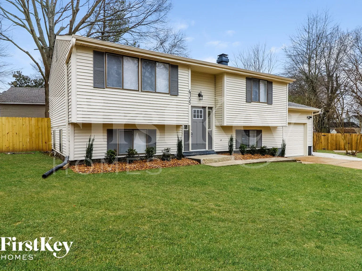 3 bed, 2.0 bath, 1816 sqft, $2,005 — Photo 2