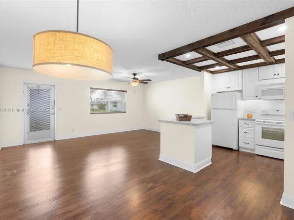 34 Valencia Ter #B, Delray Beach, FL 33446