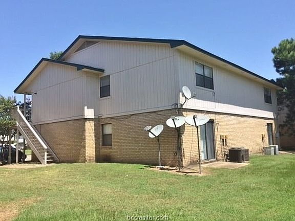 3rd image of 812 Navarro Drive #A-d