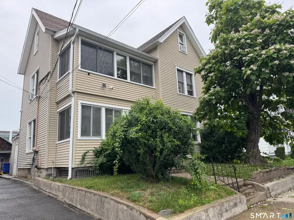 11 Betts Pl, Norwalk, CT 06855