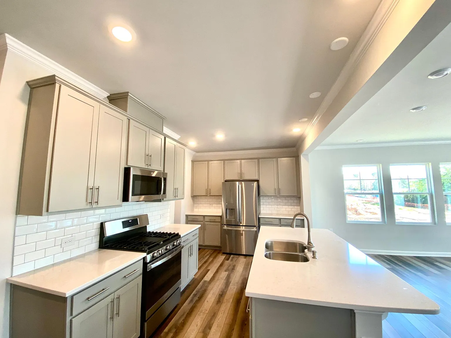 3 bed, 2.5 bath, 2000 sqft, $2,195 — Photo 4