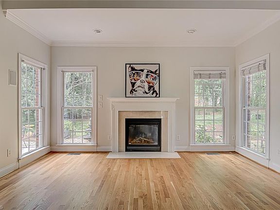 3rd image of 3707 Regents Park Ln