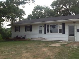 2495 Carbide Ln, Keokuk, IA 52632