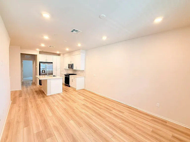 236 Lockhart Way — Photo 7