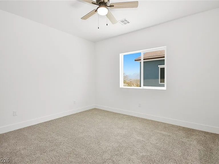 2001 S Dandelion St #2 — Photo 16