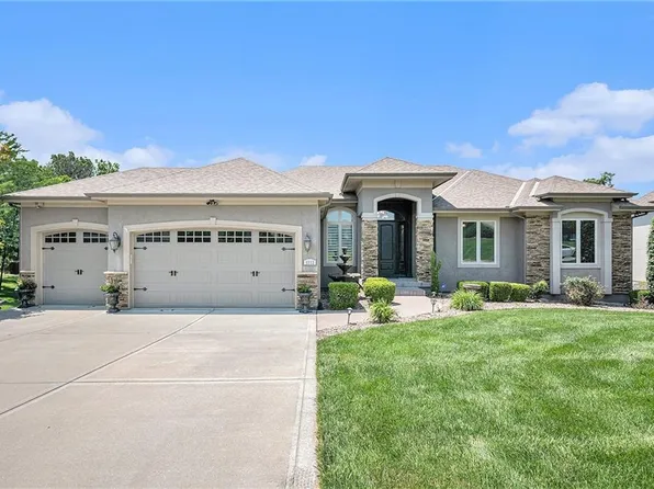 4512 NE Parks Summit Ter, Lees Summit, MO 64064
