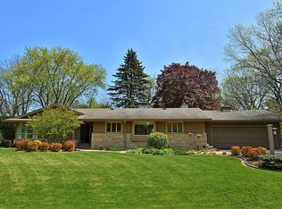 2059 W Fairlane Ave, Glendale, WI 53209