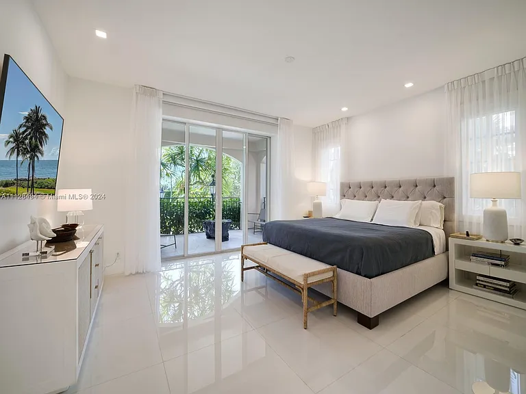 19117 Fisher Island Dr #19117 — Photo 27