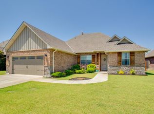 1002 Stonebridge Village Dr, Enid, OK 73703