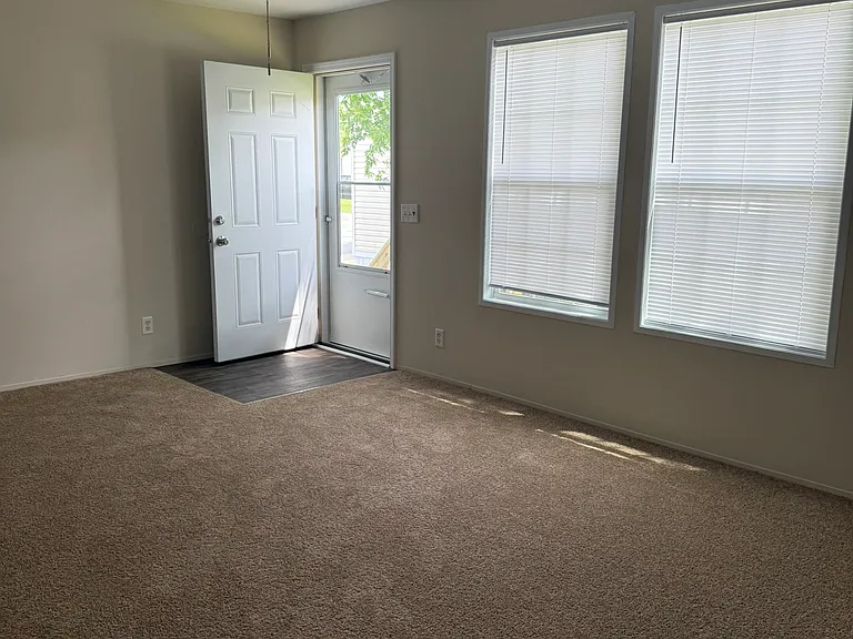 218 Park Ln — Photo 7
