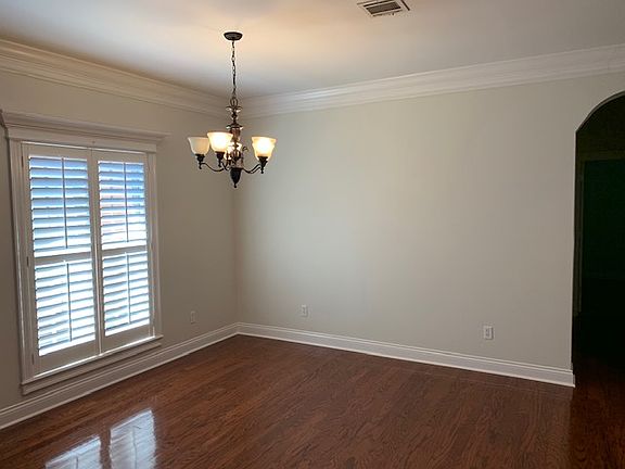 2nd image of 110 Barton Trce