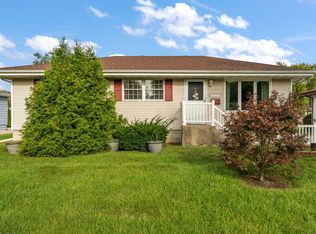 8013 Columbia Ave, Munster, IN 46321
